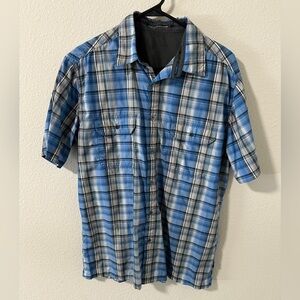 Kuhl men’s button down casual shirt in Blue. Size large.
(Printed tag is faded)